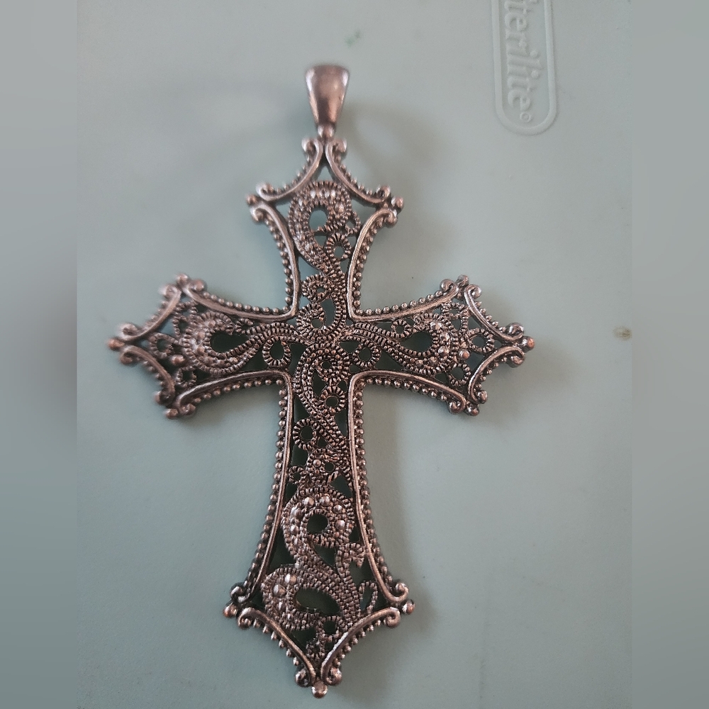 Elegant Silver Filigree Cross Pendant